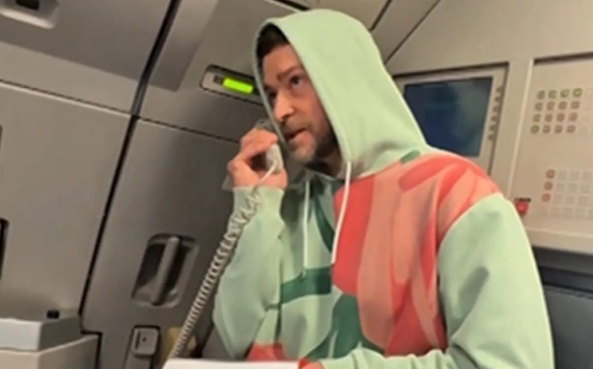 Justin Timberlake Becomes Flight Attendant and Putt Pro in Mid-Air Comedy Show