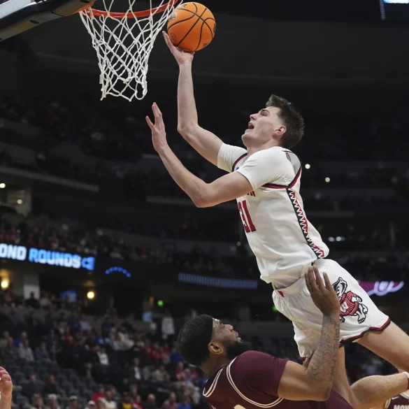 Wisconsin Badgers Begin NCAA Tournament Against Montana After Strong Big Ten Run