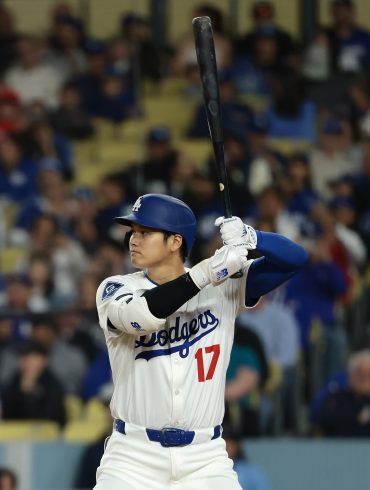 Young Fan Catches Ohtani’s First Homer of Season in Magical Tokyo Dome Moment