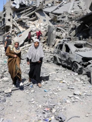 Israel Intensifies Gaza Strikes Amid Hostage Standoff as Humanitarian Crisis Deepens and Diplomacy Falters