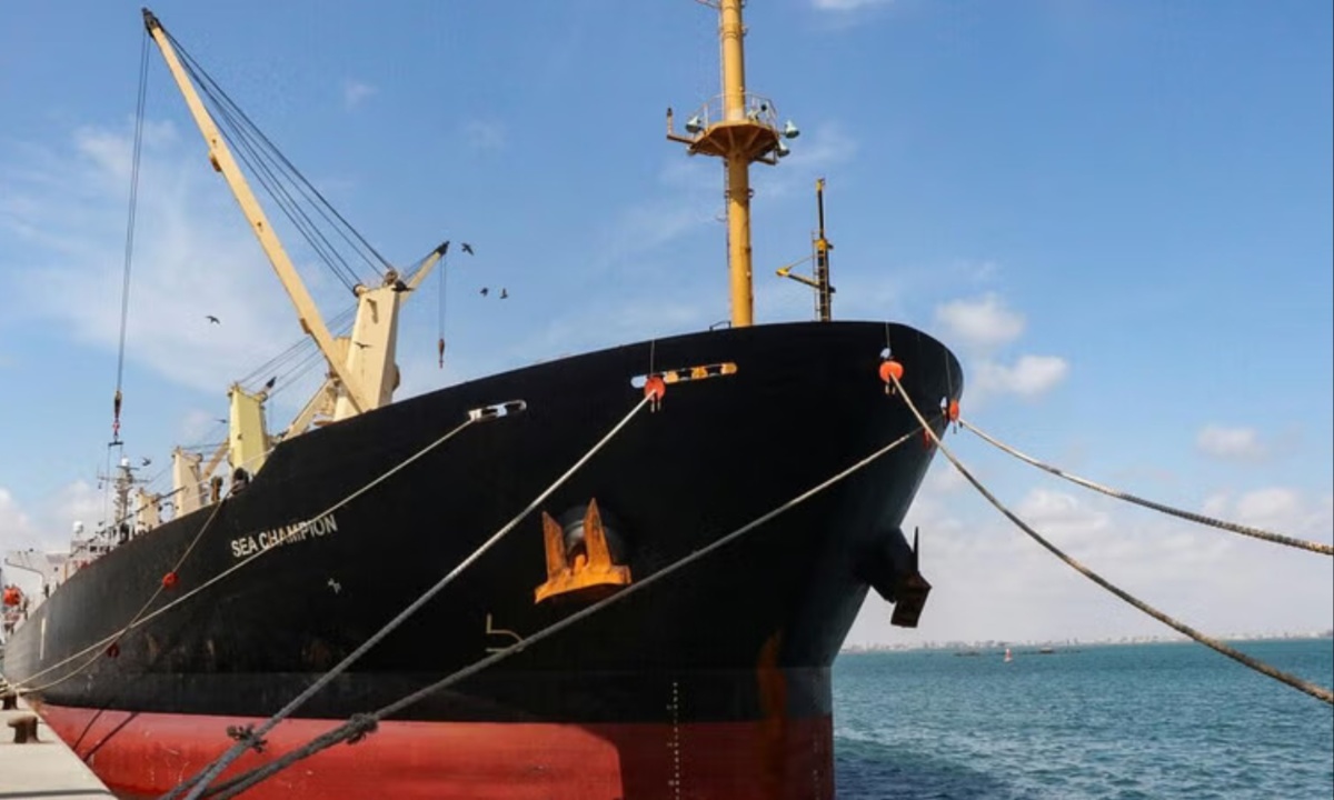 Israel Strikes Yemeni Ports, Warns Houthi Leaders as Missile Attacks Persist and Tensions Escalate