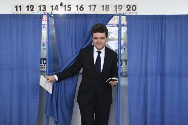 Pro-EU Centrist Nicușor Dan Wins Romanian Presidency, Defeating Far-Right Simion in Pivotal Election