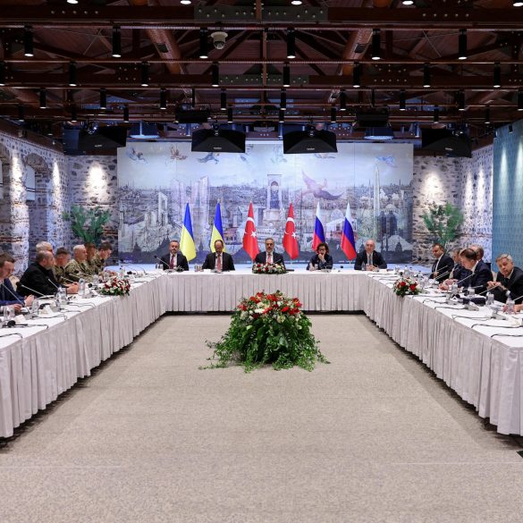Russia-Ukraine Peace Talks Yield Prisoner Swap but Stall on Ceasefire as Tensions Persist
