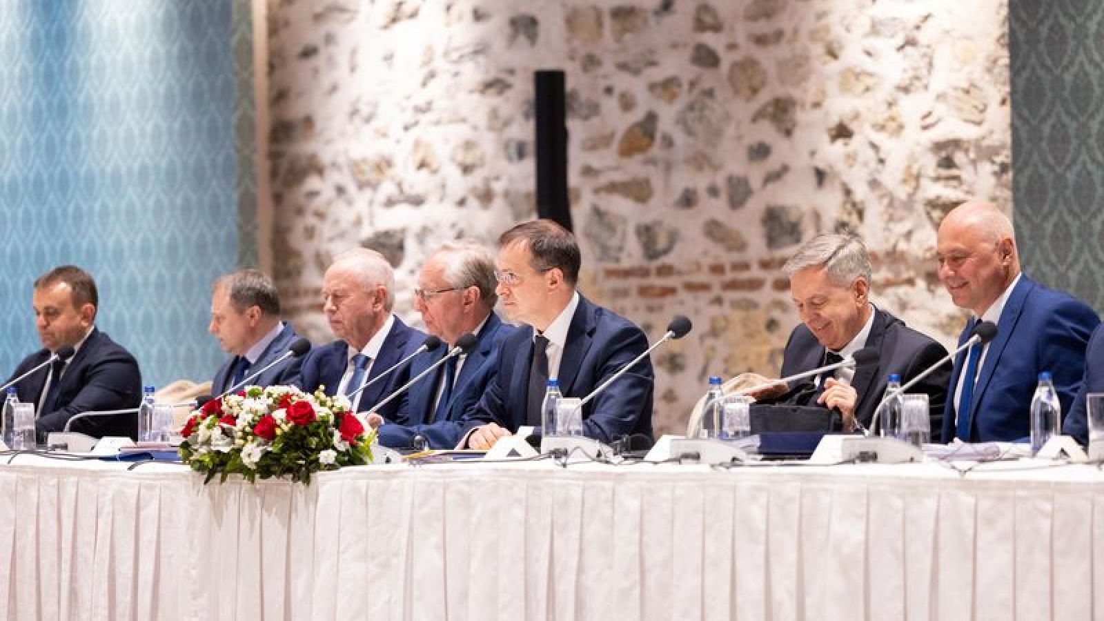 Russia-Ukraine Peace Talks Yield Prisoner Swap but Stall on Ceasefire as Tensions Persist