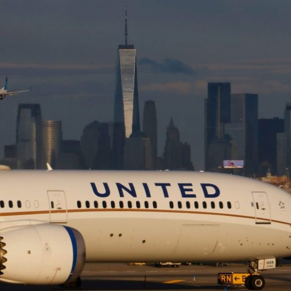 United Slashes Newark Flights as FAA Staffing Crisis Triggers Major Operational Disruptions