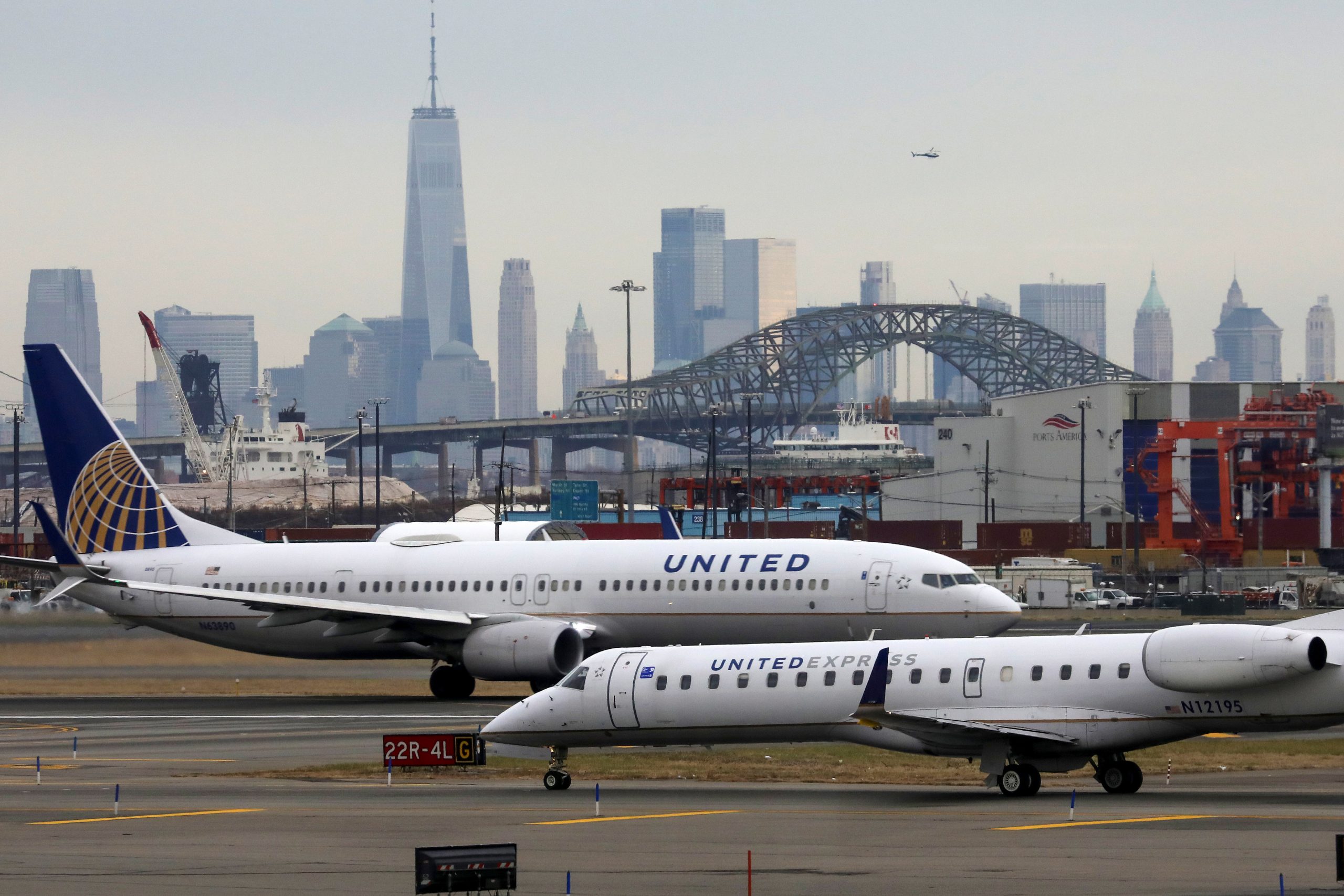 United Slashes Newark Flights as FAA Staffing Crisis Triggers Major Operational Disruptions
