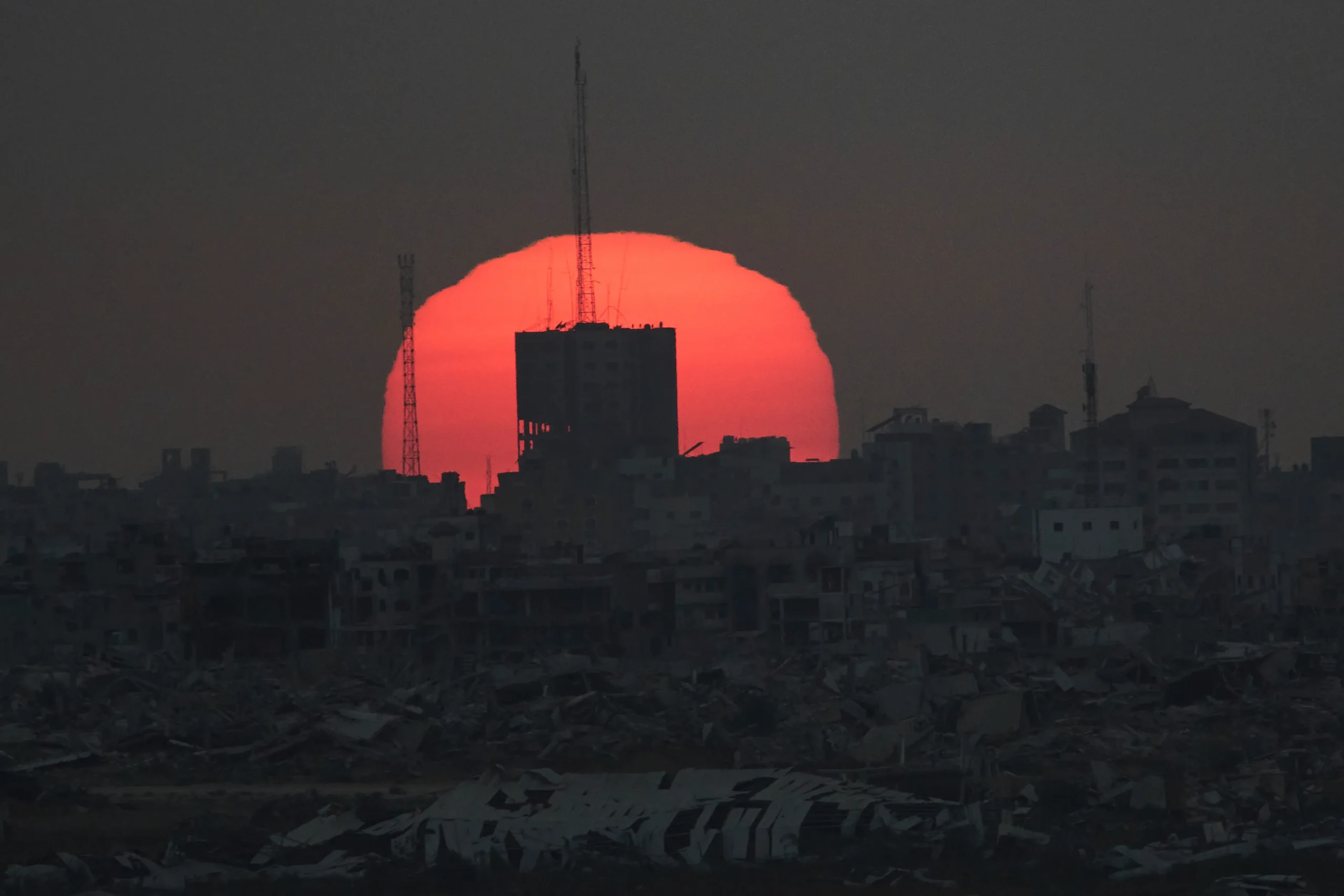 Trump Announces Israel’s Ceasefire Offer in Gaza as Pressure Mounts on Hamas to Respond